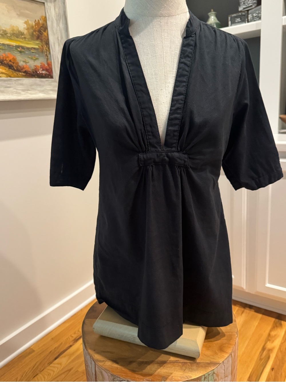 Very Flattering Black V-Neck Short Sleeve Tunic Top by Wednesday